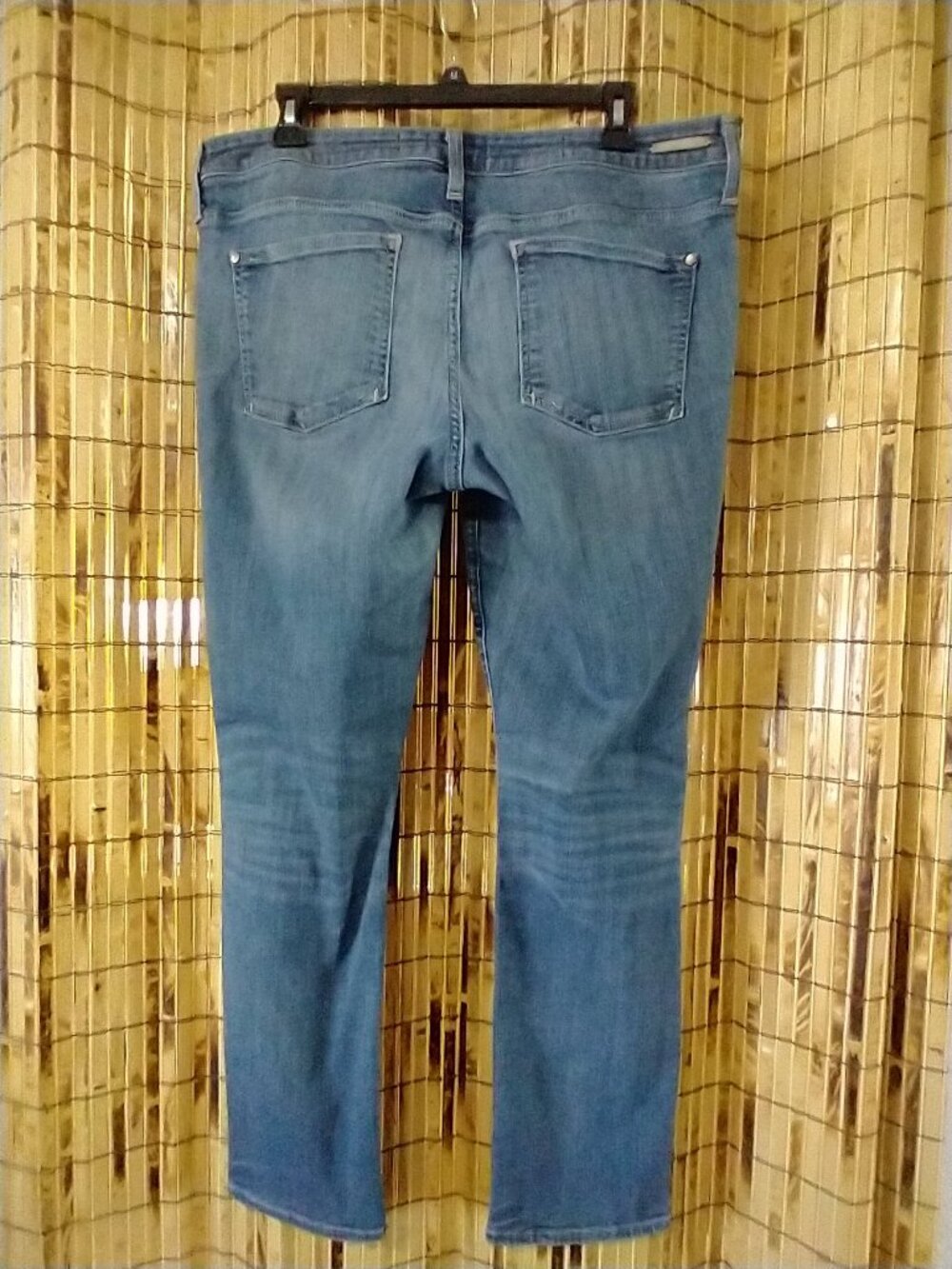 Pilcro and the Letterpress (Anthropologie) Medium-Wash Jeans in Size 33 - Picture 4 of 5